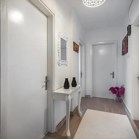 Maria House Apartment *